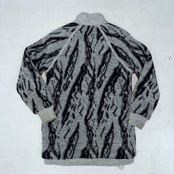 Vintage Women's Black and Gray Knit wool Cardigan Imaculate Condition 70s Or 80s - Picture 6 of 6